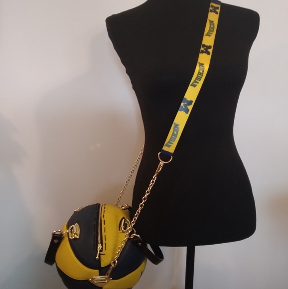 LIMITED EDITION HANDMADE "MICHIGAN" Basketball Purse - Picture 15 of 16